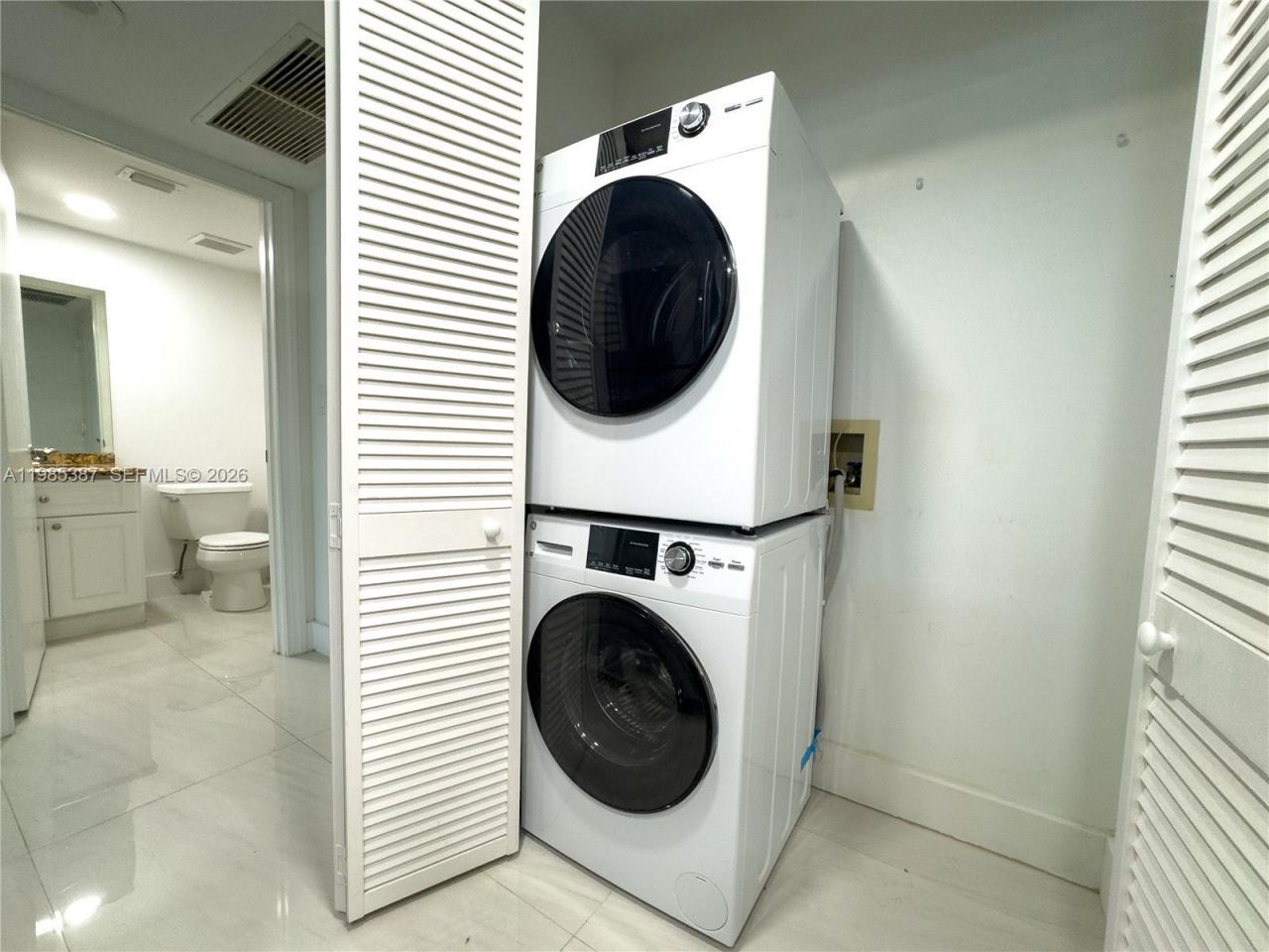 540 Brickell Key Dr, Unit 416, Miami, FL 33131 Photo