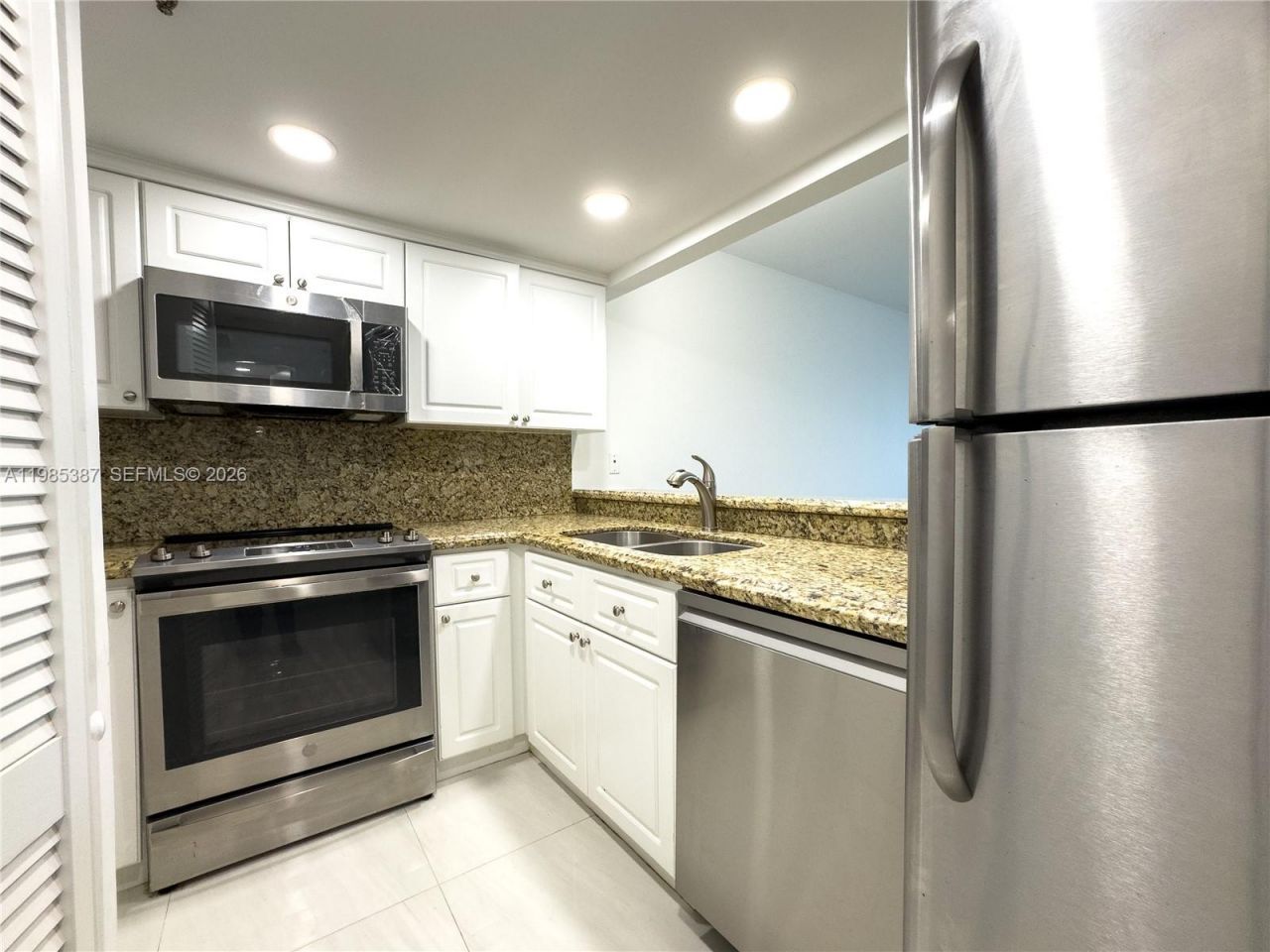 540 Brickell Key Dr, Unit 416, Miami, FL 33131 Photo