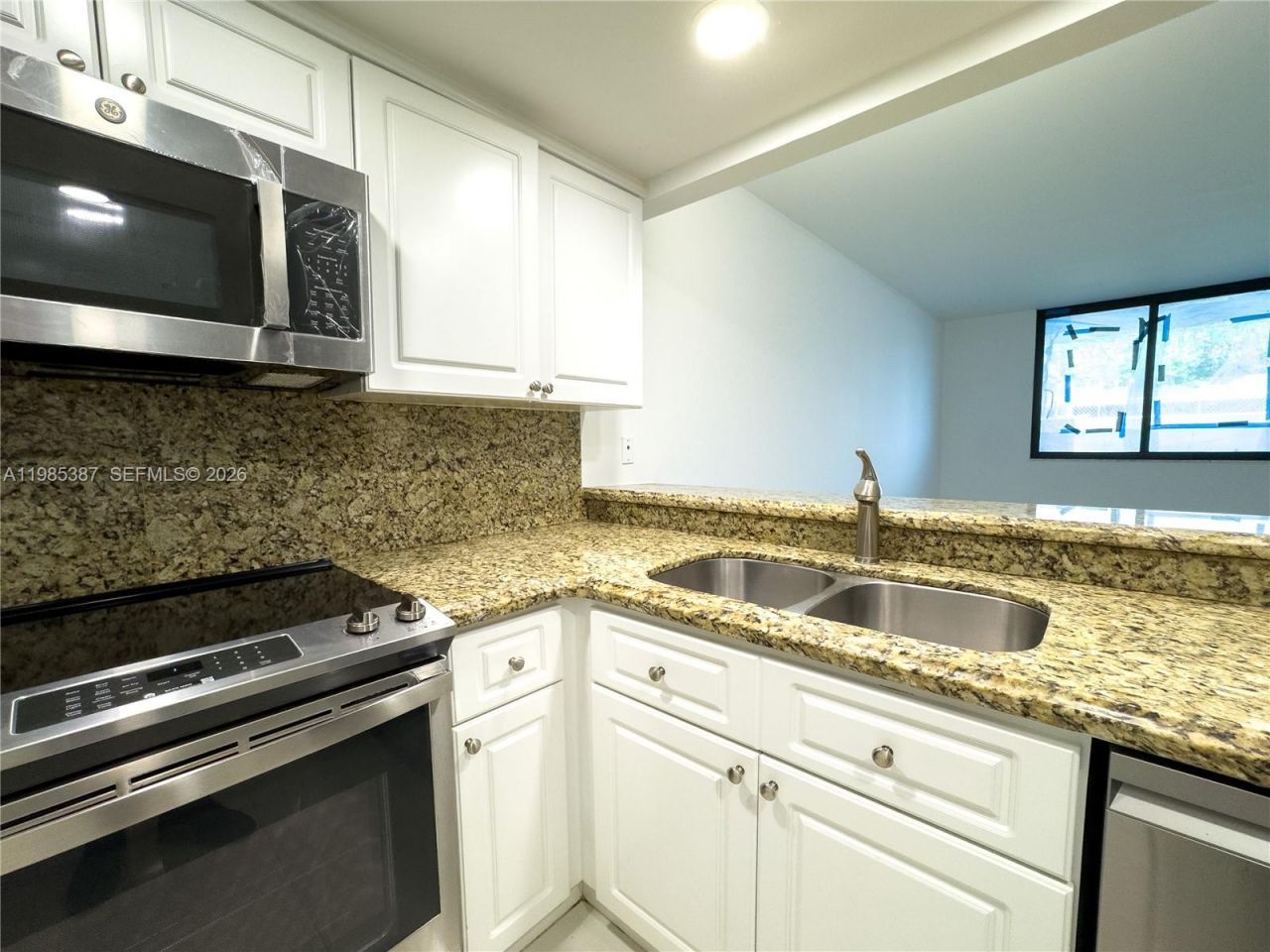 540 Brickell Key Dr, Unit 416, Miami, FL 33131 Photo