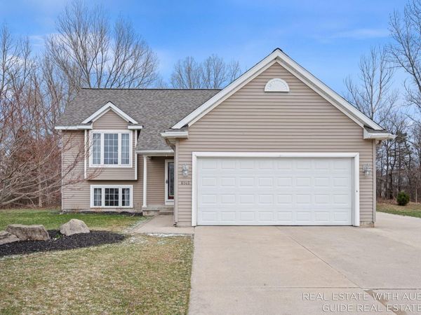 6948 Shady Knoll Drive SE, Caledonia, MI 49316