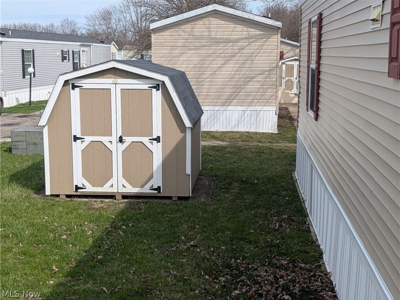 235 Cedar Brook Drive, Elyria, OH 44035 Photo 2