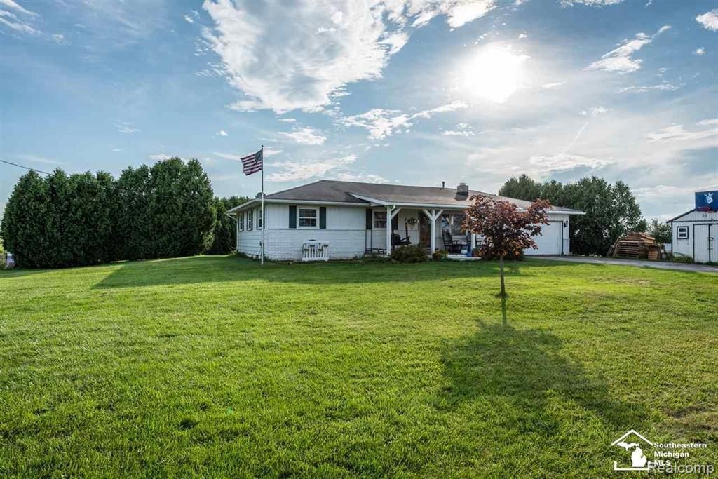 9025 Hoffman Road, London Township, MI 48159 Main Photo