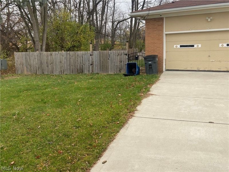 16307 Highview Drive, Cleveland, OH 44128 Photo 3