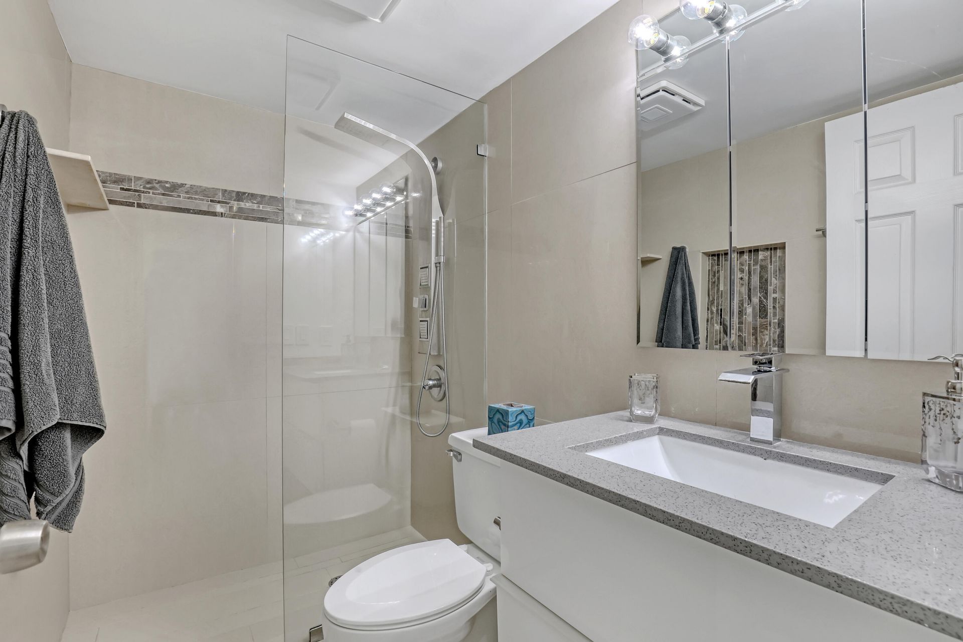 5600 N Flagler Drive, Unit 1510, West Palm Beach, FL 33407 Photo