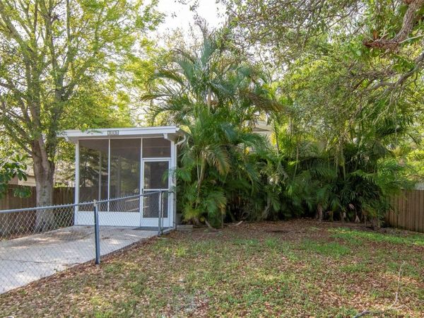 2826 W SHELTON AVENUE, TAMPA, FL 33611