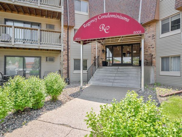 2011 E 122nd Street, Unit D24, Burnsville, MN 55337