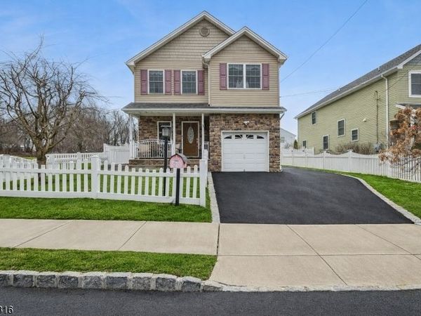 83 White St, Dover, NJ 07801