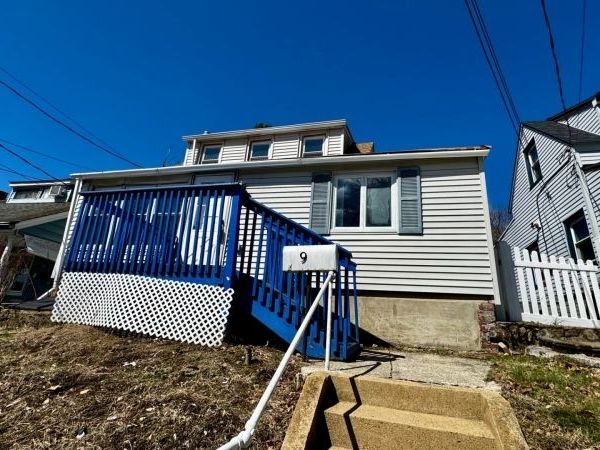 9 Lakeview Ave, Mount Olive, NJ 07828