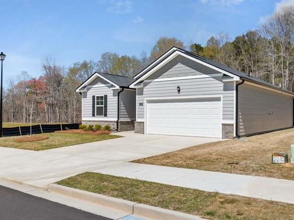 8592 SECRETARIAT Drive, Lithonia, GA 30058
