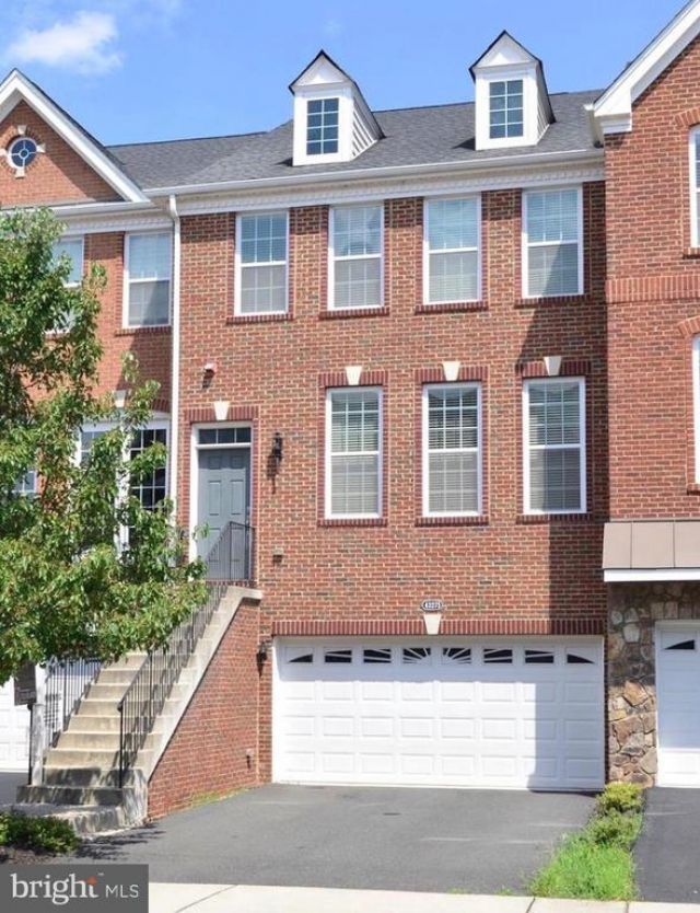 43275 Mitcham Square, Ashburn, VA 20148 Main Photo
