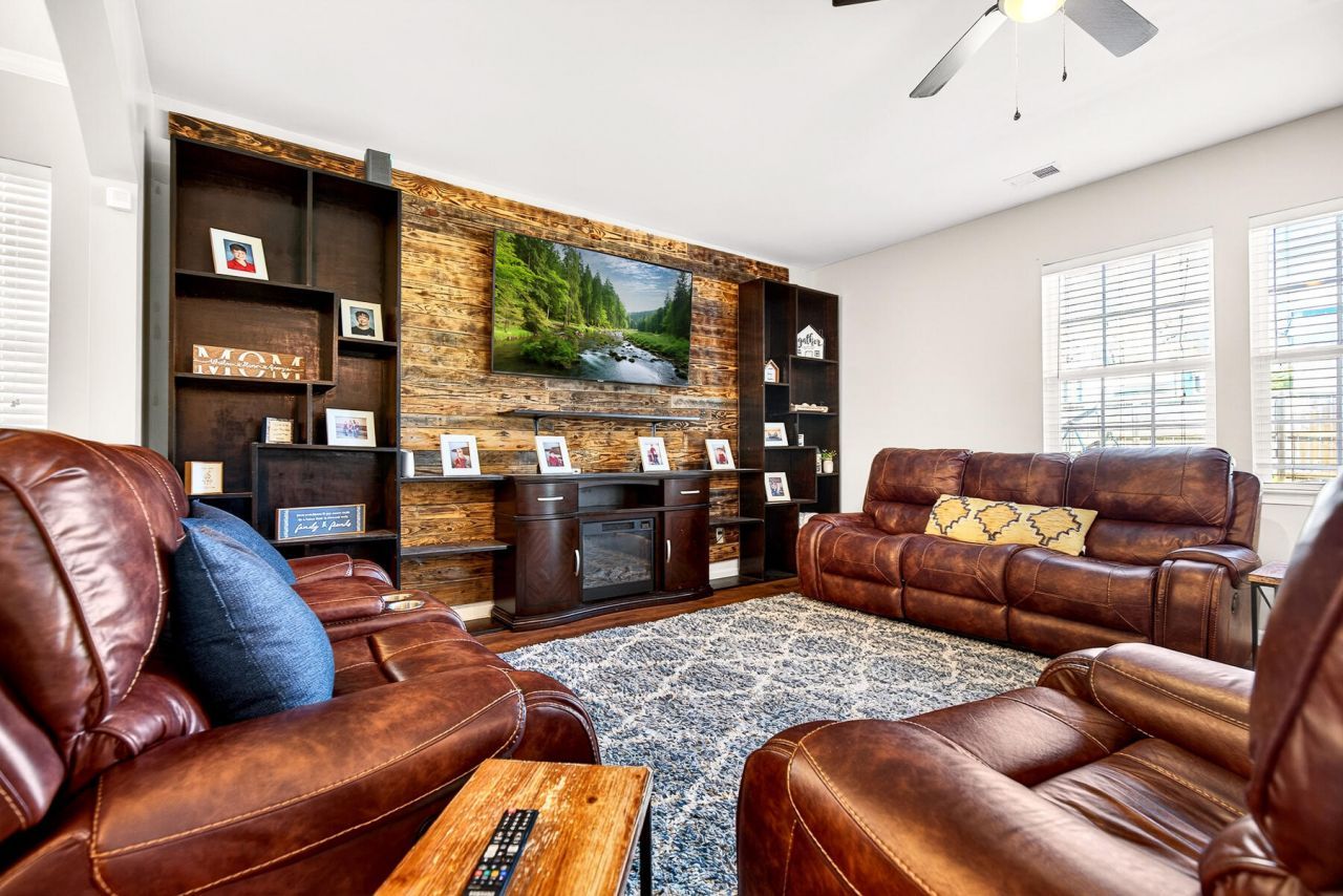 132 Lakestone Road Photo 14