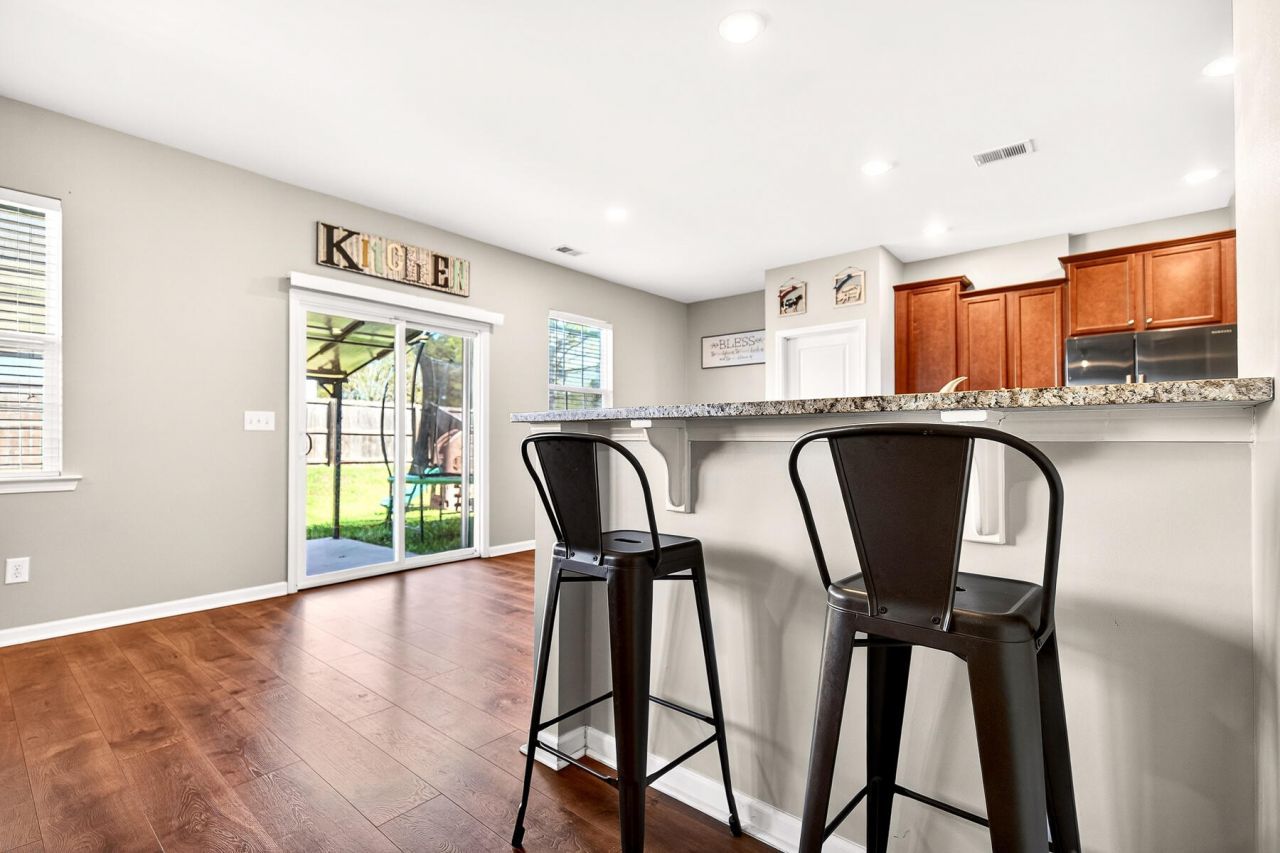 132 Lakestone Road Photo 16