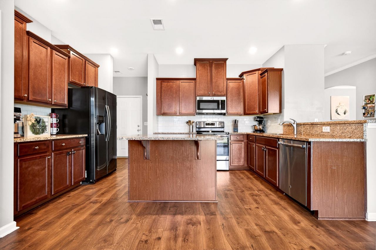 132 Lakestone Road Photo 18