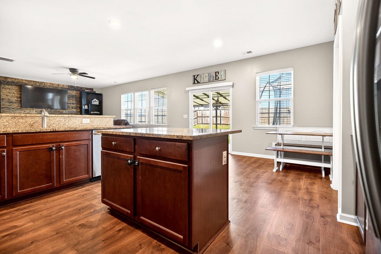 132 Lakestone Road Photo 20