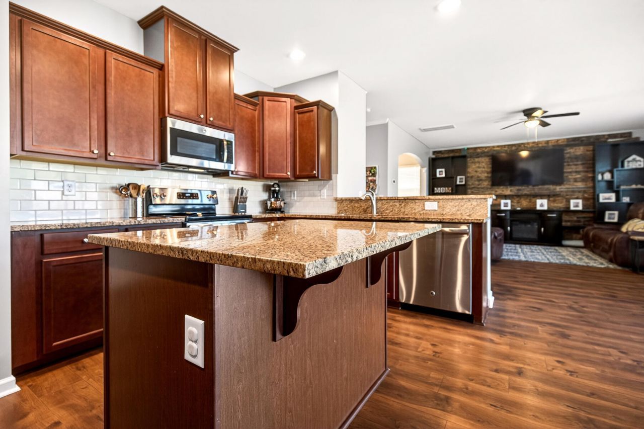 132 Lakestone Road Photo 23