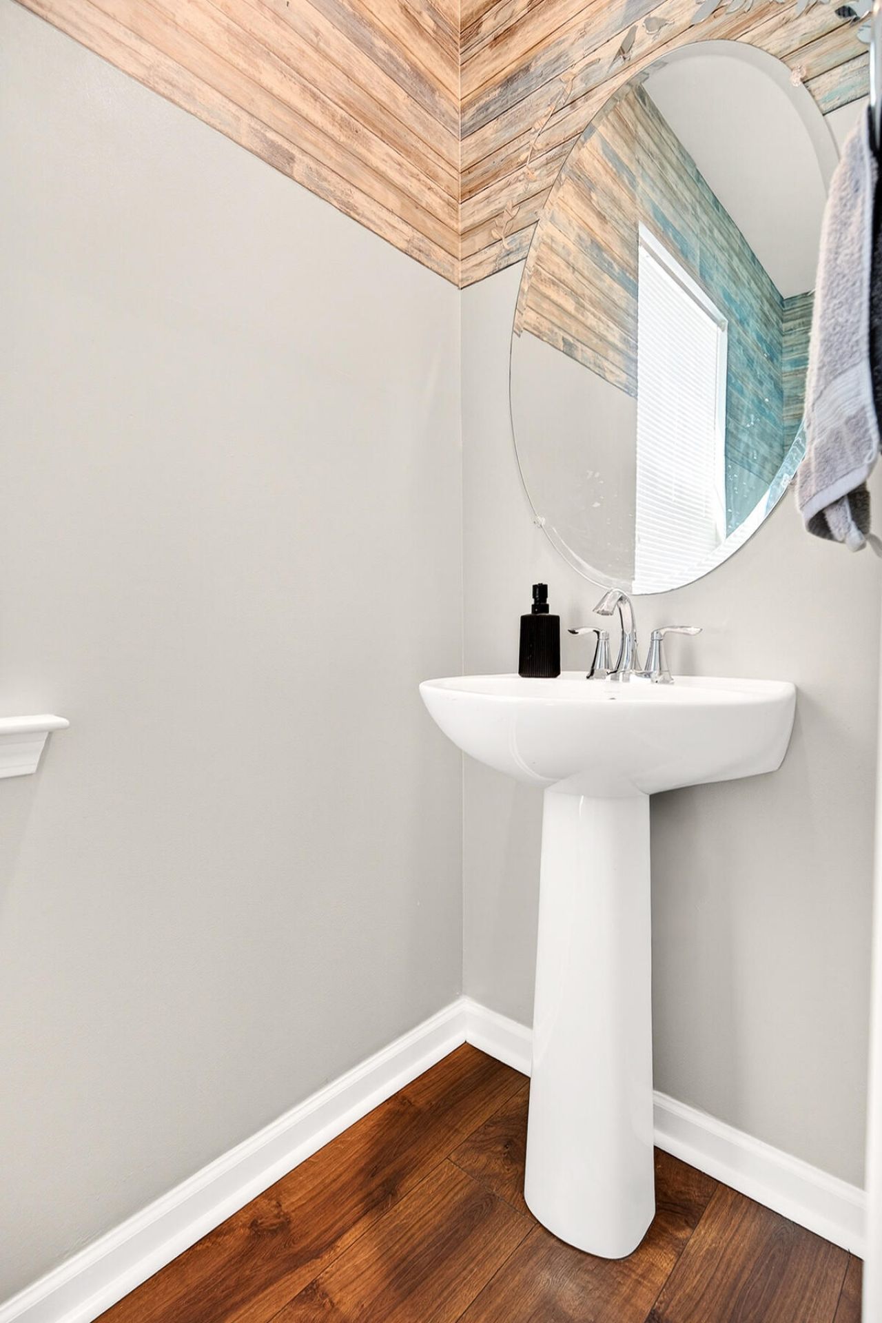 132 Lakestone Road Photo 24