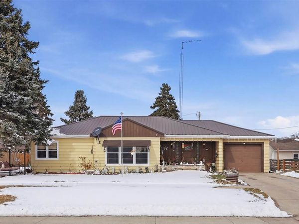 1204 E Main, Washington, IA 52353