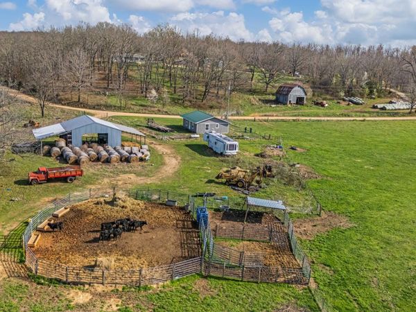 1499 County Road 380, Koshkonong, MO 65692