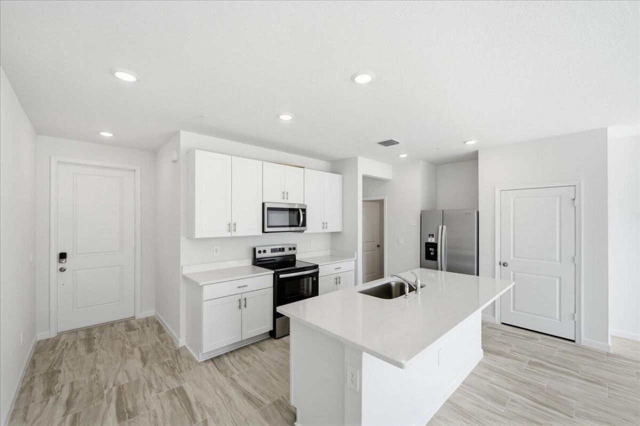 590 Salisbury Circle, Fort Pierce, FL 34982 Photo