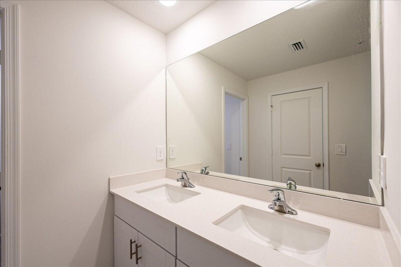 590 Salisbury Circle, Fort Pierce, FL 34982 Photo