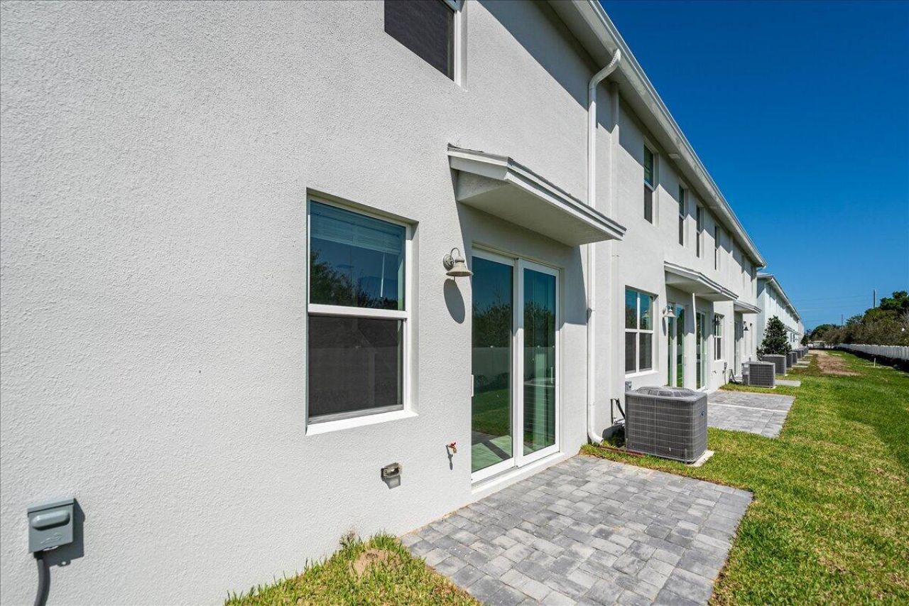 590 Salisbury Circle, Fort Pierce, FL 34982 Photo