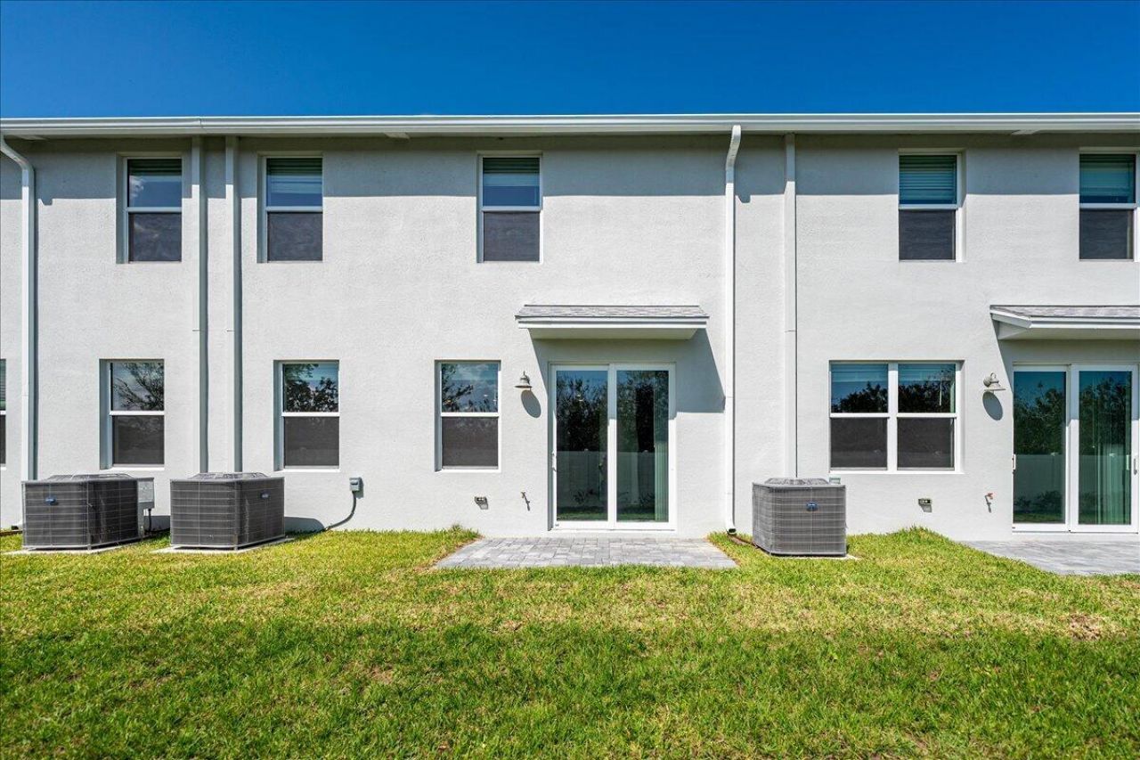 590 Salisbury Circle, Fort Pierce, FL 34982 Photo