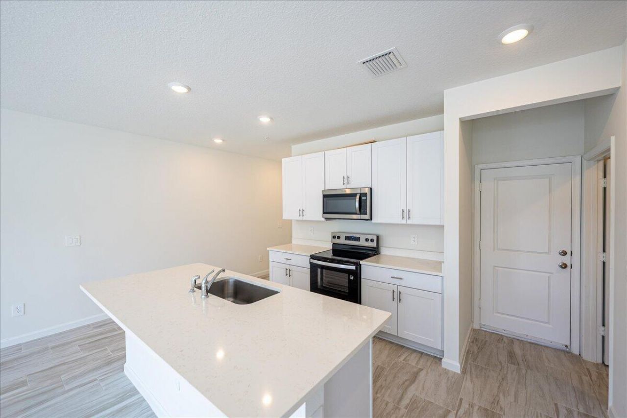 590 Salisbury Circle, Fort Pierce, FL 34982 Photo