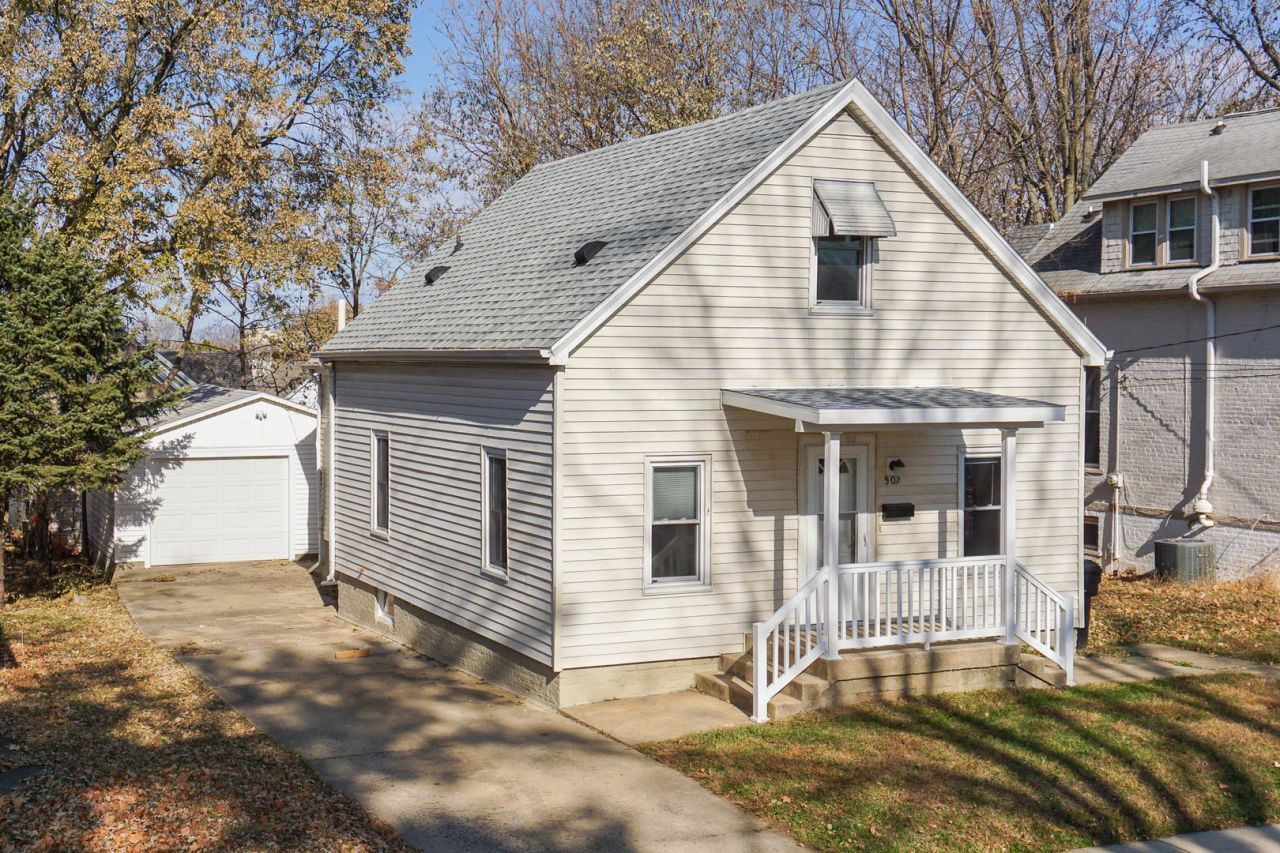 507 W Oakland Avenue, Bloomington, IL 61701 Main Photo