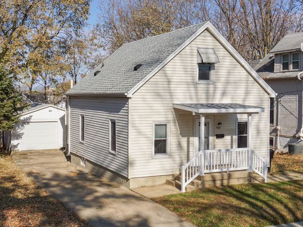 507 W Oakland Avenue , Bloomington, IL 61701