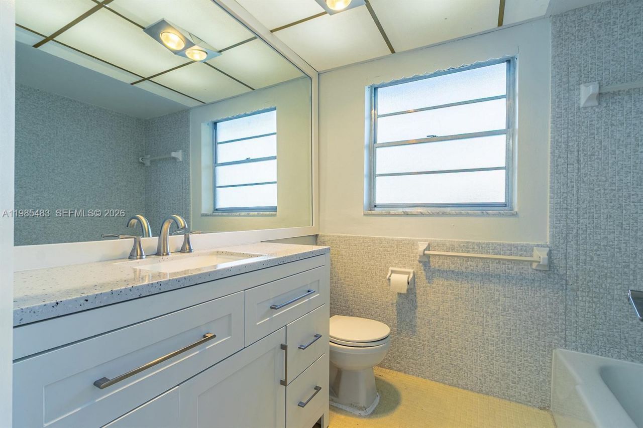 700 Layne Blvd , Unit 118, Hallandale Beach, FL 33009 Photo