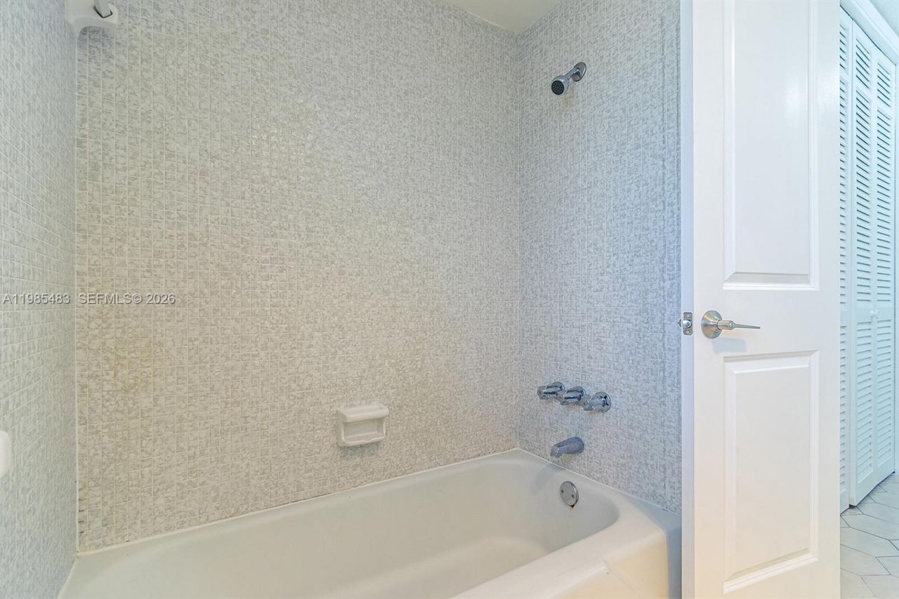 700 Layne Blvd , Unit 118, Hallandale Beach, FL 33009 Photo