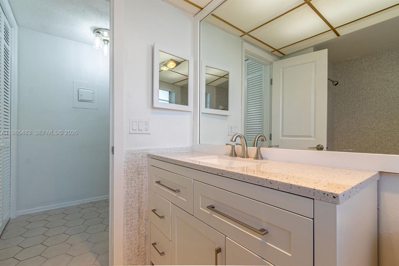 700 Layne Blvd , Unit 118, Hallandale Beach, FL 33009 Photo