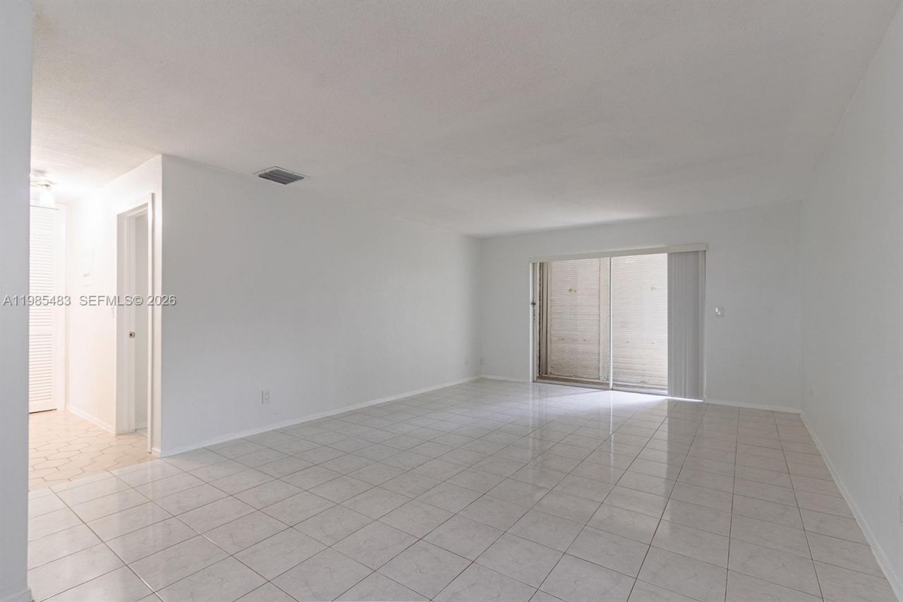 700 Layne Blvd , Unit 118, Hallandale Beach, FL 33009 Photo