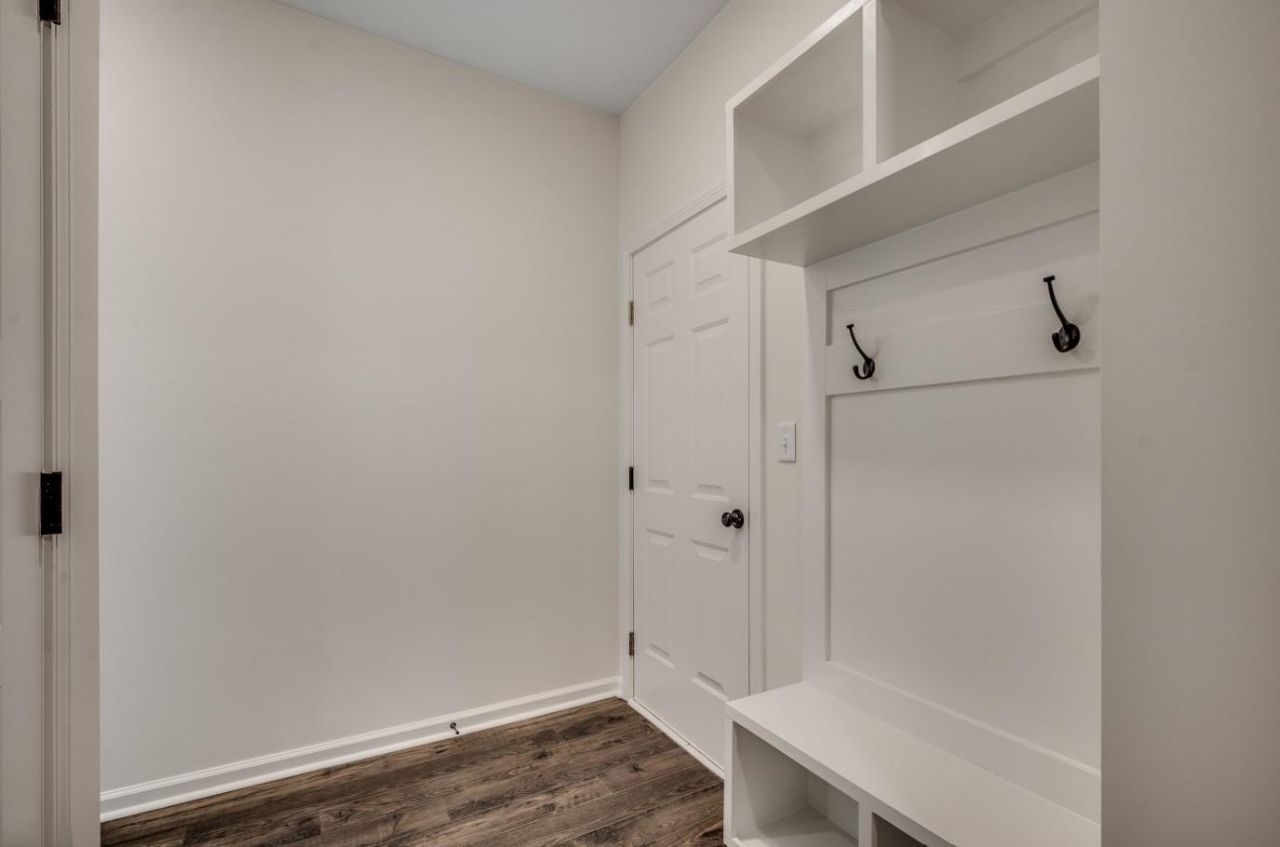 3081 Claredon St Photo 10