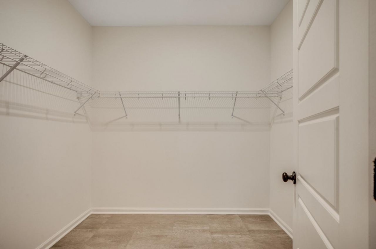 3081 Claredon St Photo 11