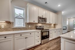 3081 Claredon St photo 4