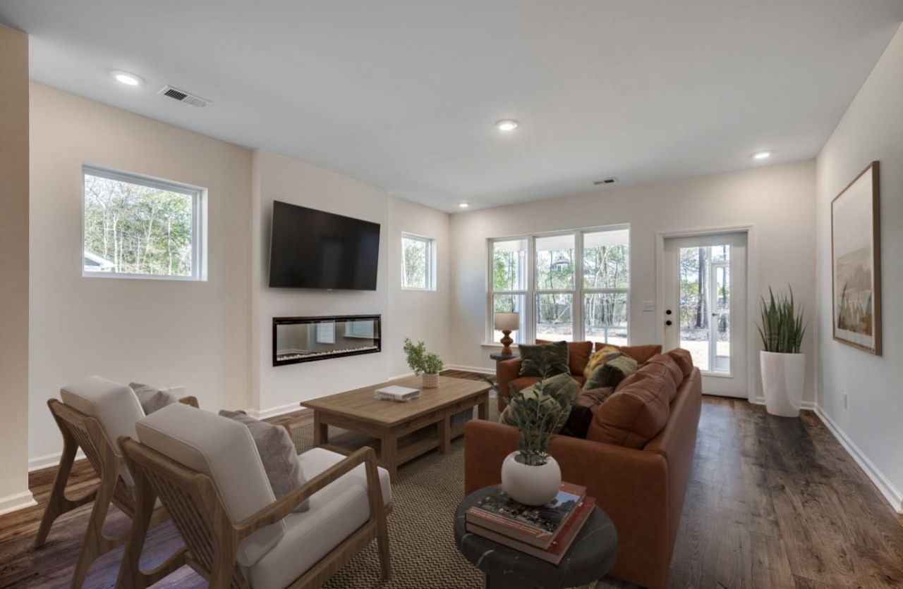 3081 Claredon St Photo 8