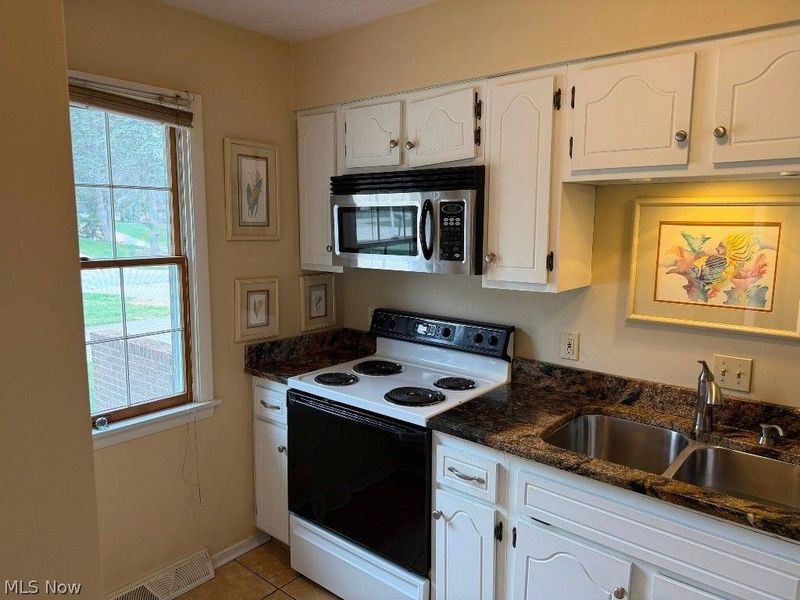 503 Oakmont Court, Wooster, OH 44691 Photo 3