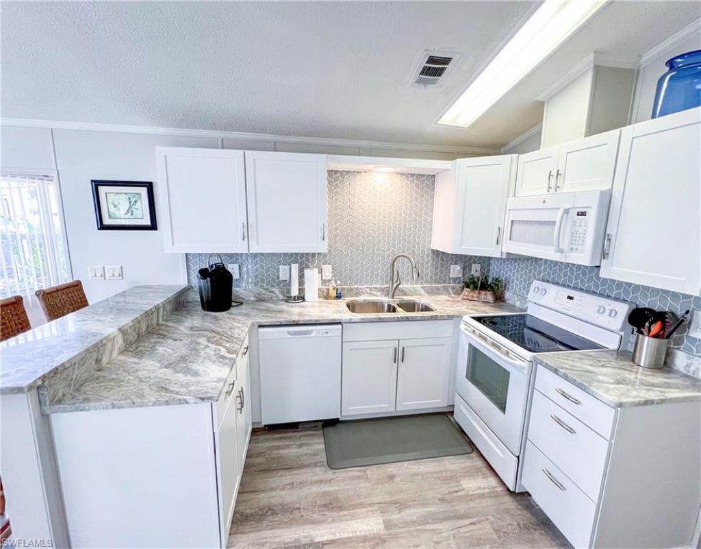 11019 Sunglow Ln, Fort Myers, FL 33908 Photo