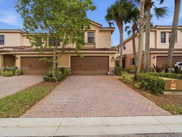 110 E Riverwalk Cir E, Plantation, FL 33325