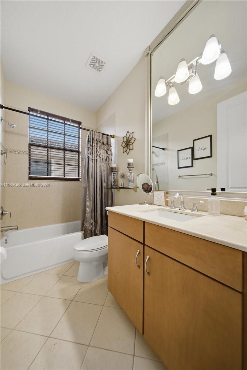 110 E Riverwalk Cir E, Plantation, FL 33325 Photo