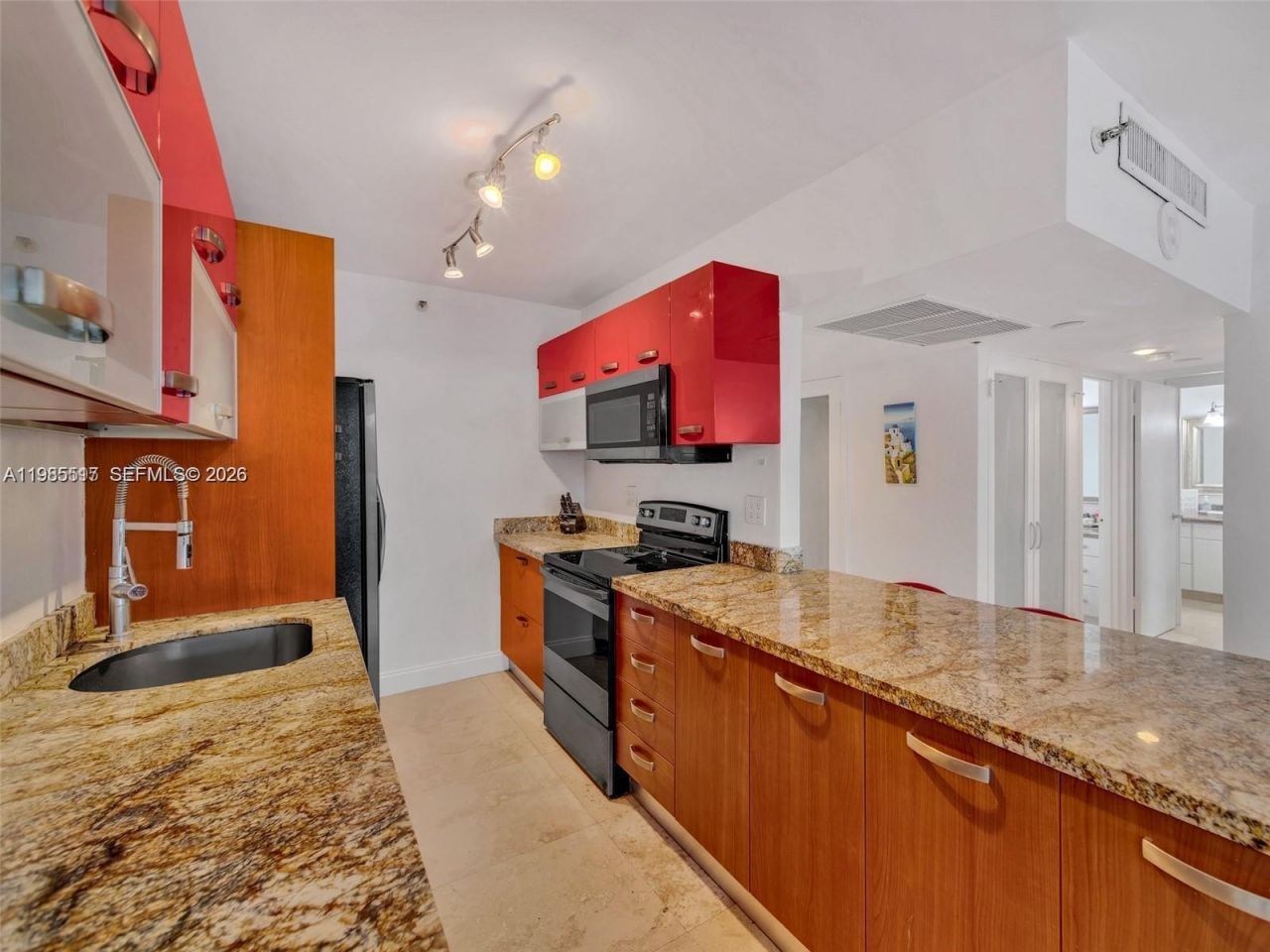 100 Lincoln Rd, Unit 308, Miami Beach, FL 33139 Photo