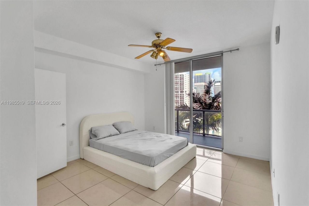 79 SW 12th St, Unit 1210, Miami, FL 33130 Photo