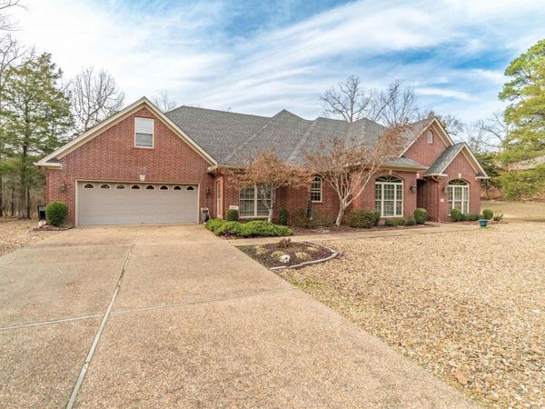 18 Amable Lane, Hot Springs Village, AR 71909