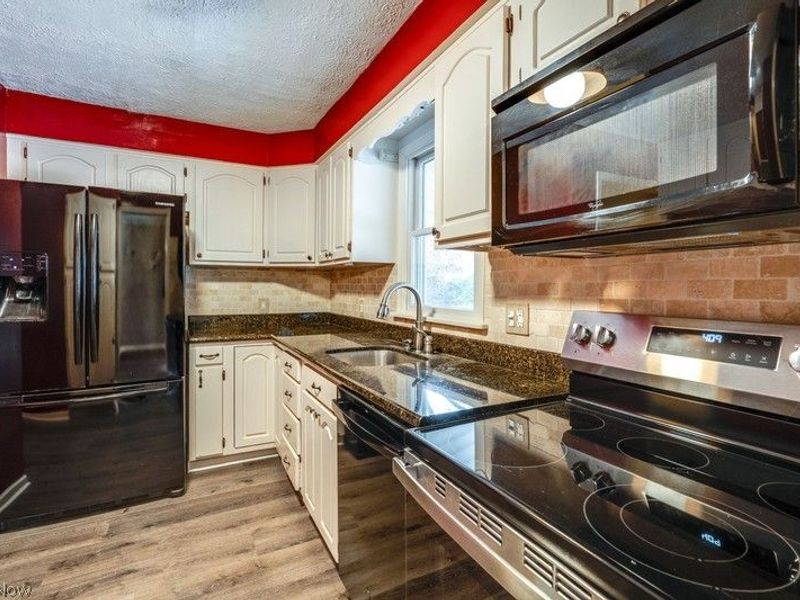 2411 16th Street, Cuyahoga Falls, OH 44223 Photo 2