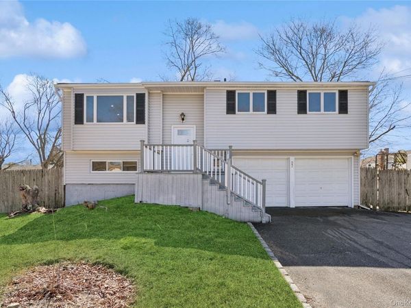 236 Vermont Avenue , Bay Shore, NY 11706