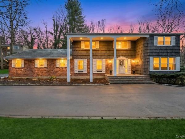 10 Hunting Hill Road , Woodbury, NY 11797