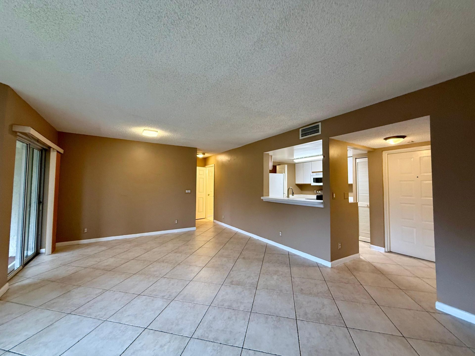 9799 Westview Drive, Unit 1015, Coral Springs, FL 33076 Photo