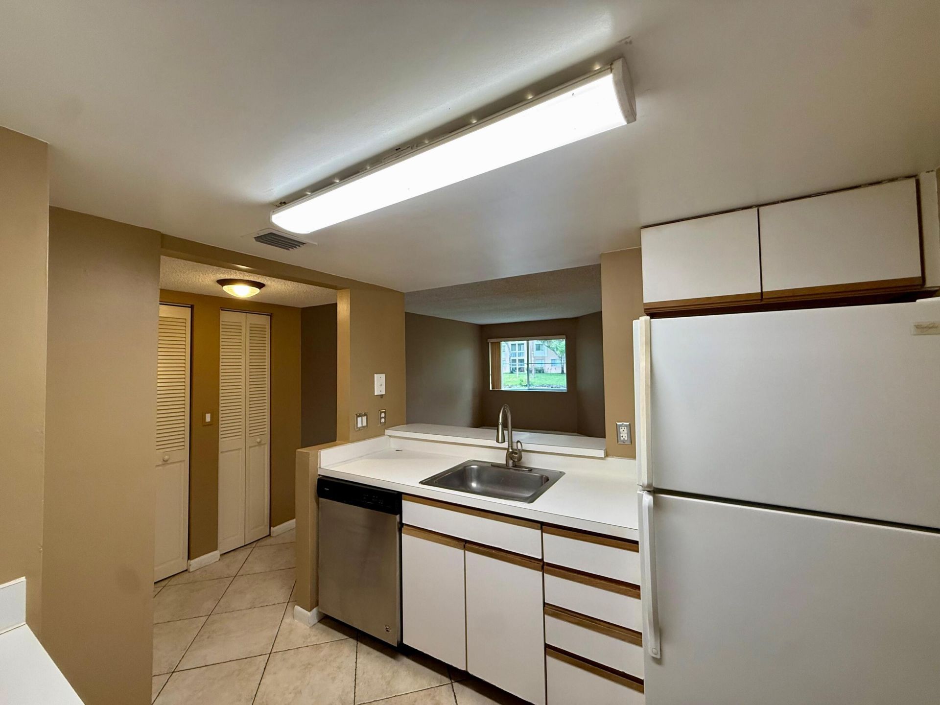 9799 Westview Drive, Unit 1015, Coral Springs, FL 33076 Photo