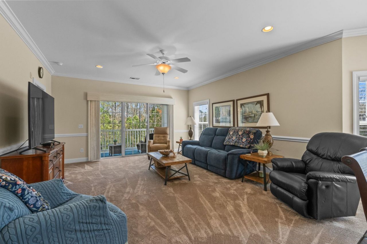 1000 Ray Costin Way Photo 4